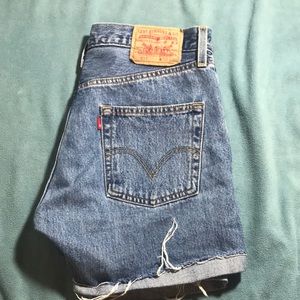 LEVIS JEAN SHORTS